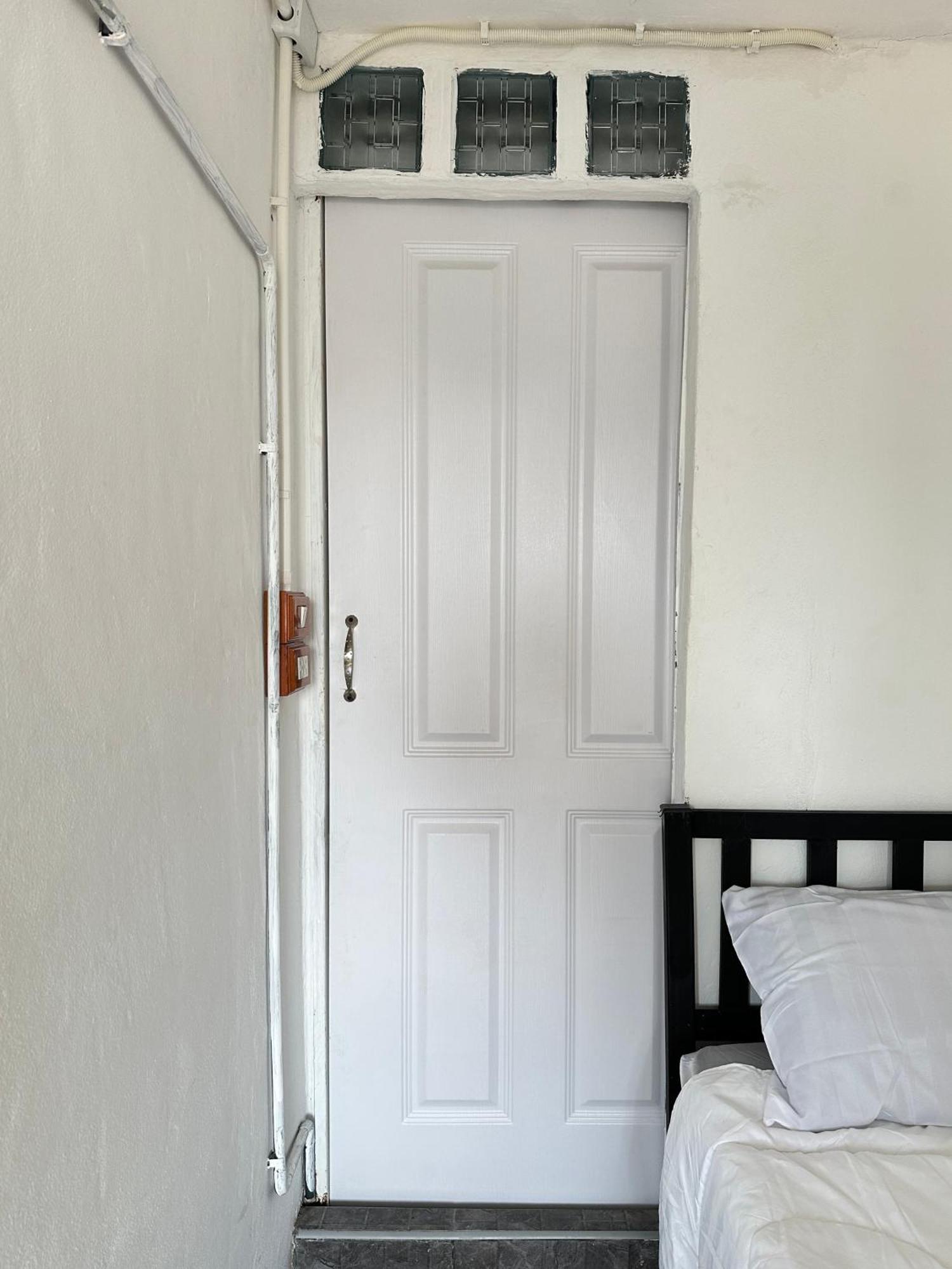 Chubby 9 Single Room Bangkok Eksteriør billede