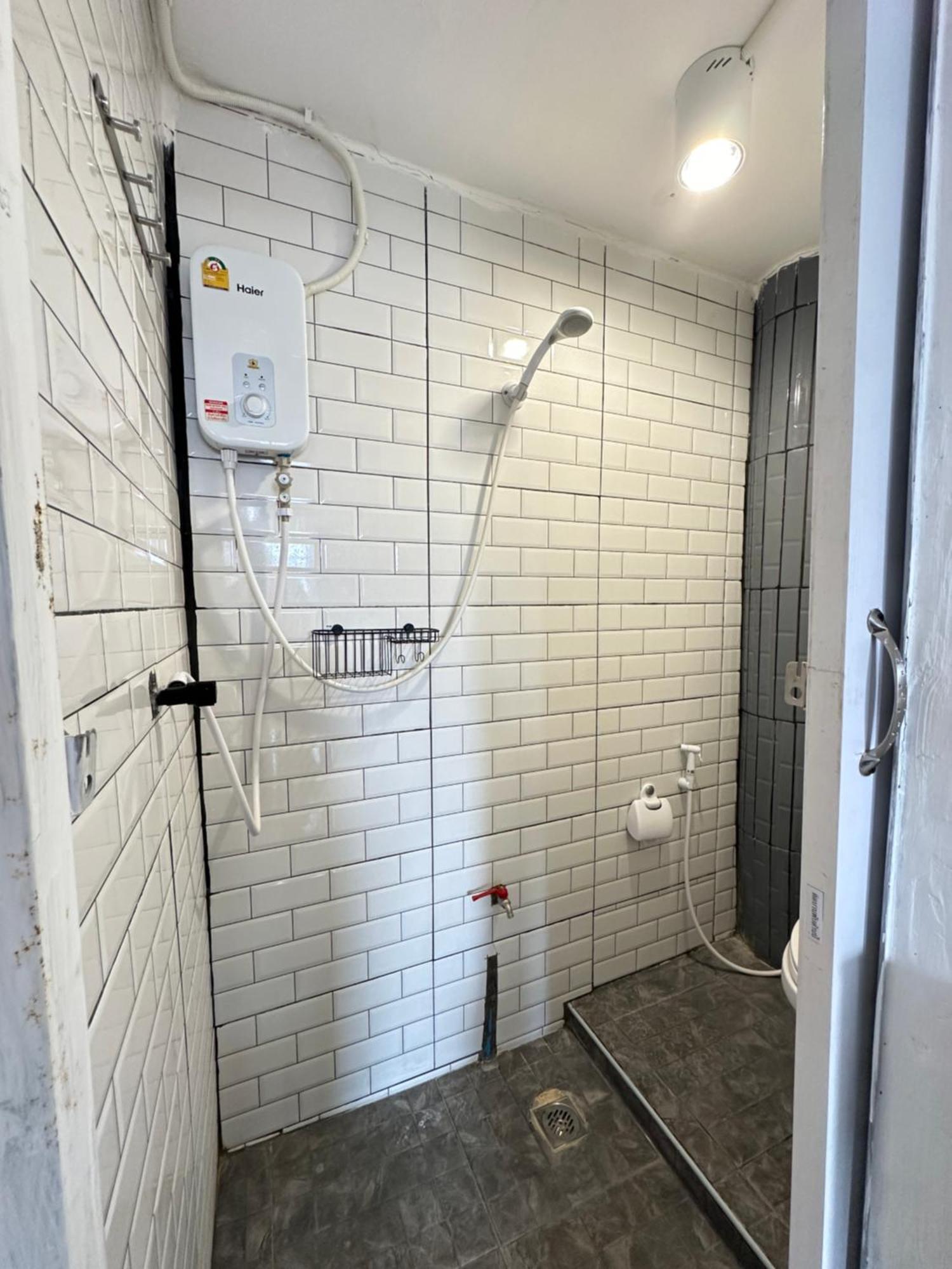 Chubby 9 Single Room Bangkok Eksteriør billede